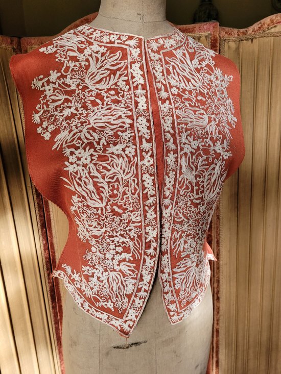 Gilet brodé pour femme, époque fin XIXe siècle