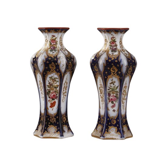 Paire De Vases Napoléon III En Porcelaine