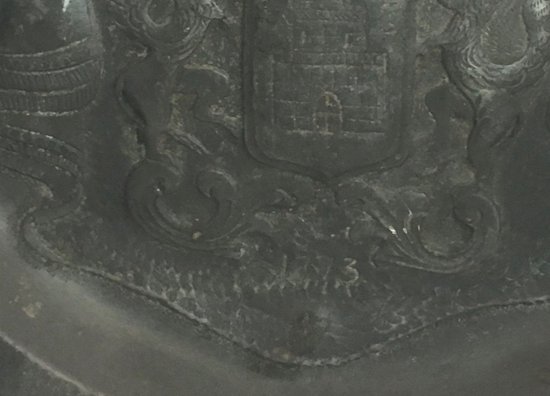 Plat d’ étain armoirié  dans le goût XVIIIE 