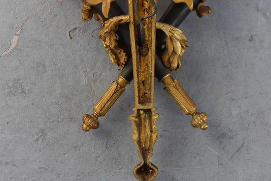             Coppia di lampade da parete in bronzo in stile Luigi XVI
