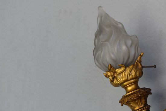             Coppia di lampade da parete in bronzo in stile Luigi XVI