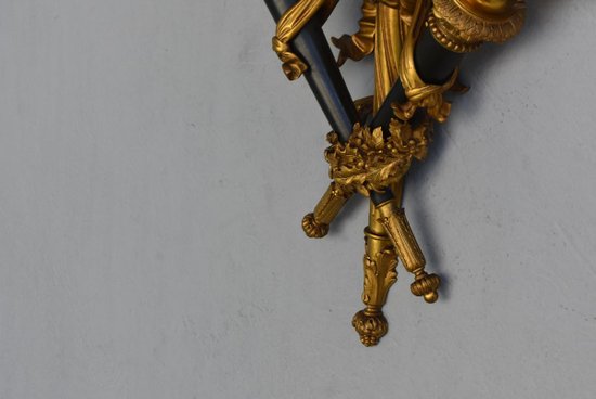             Coppia di lampade da parete in bronzo in stile Luigi XVI