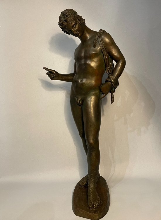 Narciso di Pompei, scultura in bronzo del "Grand Tour" del XIX secolo.