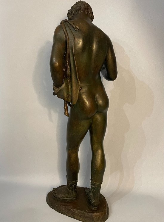 Narciso di Pompei, scultura in bronzo del "Grand Tour" del XIX secolo.
