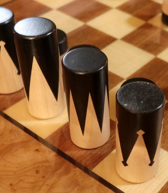 Ensemble Table de Jeux, Échiquier et Paire de Chaises Paul Michel – 1970