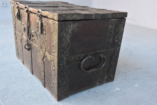 Arredi per la cassa in legno del XVII secolo