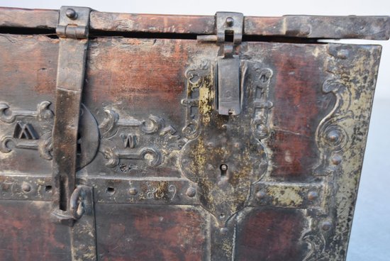 Arredi per la cassa in legno del XVII secolo