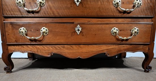 Commode Scriban en Noyer, époque Louis XV – XVIIIe
