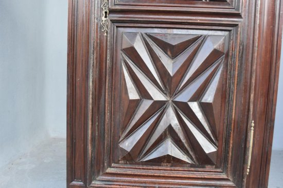             Importante Bonnetière En Noyer Louis XIII époque XVIIIème            