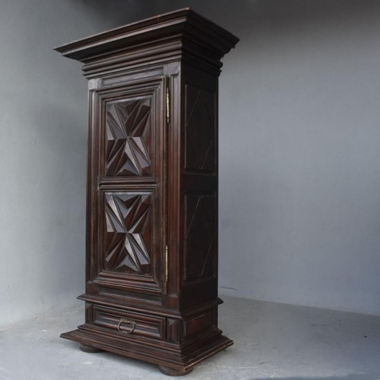             Importante Bonnetière En Noyer Louis XIII époque XVIIIème            