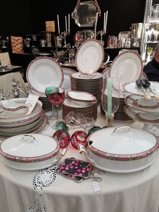 Tafelservice aus weißem Porzellan mit rosa Blumendekor-Bordüre 69-teilig Limoges C&M