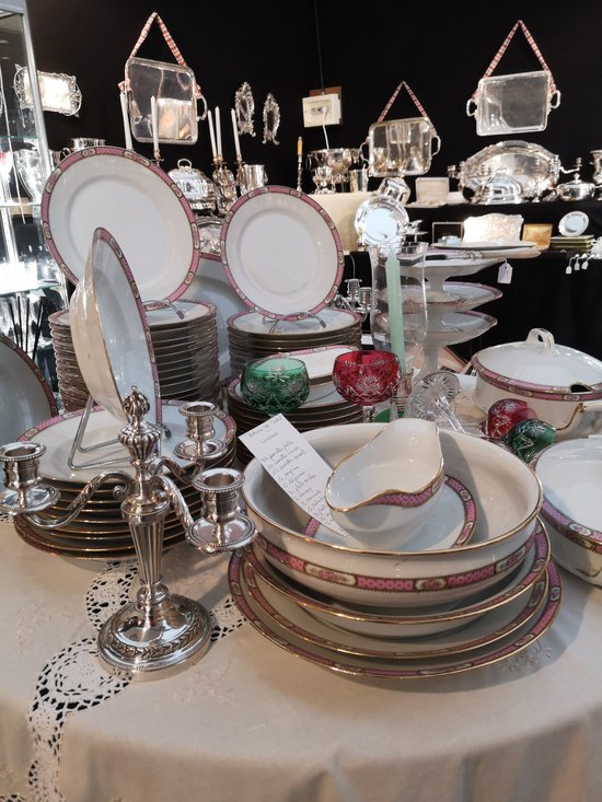 Tafelservice aus weißem Porzellan mit rosa Blumendekor-Bordüre 69-teilig Limoges C&M