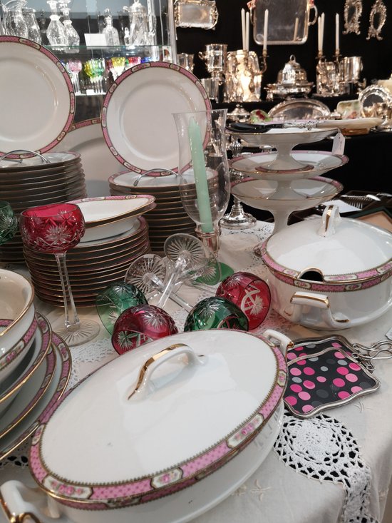 Tafelservice aus weißem Porzellan mit rosa Blumendekor-Bordüre 69-teilig Limoges C&M