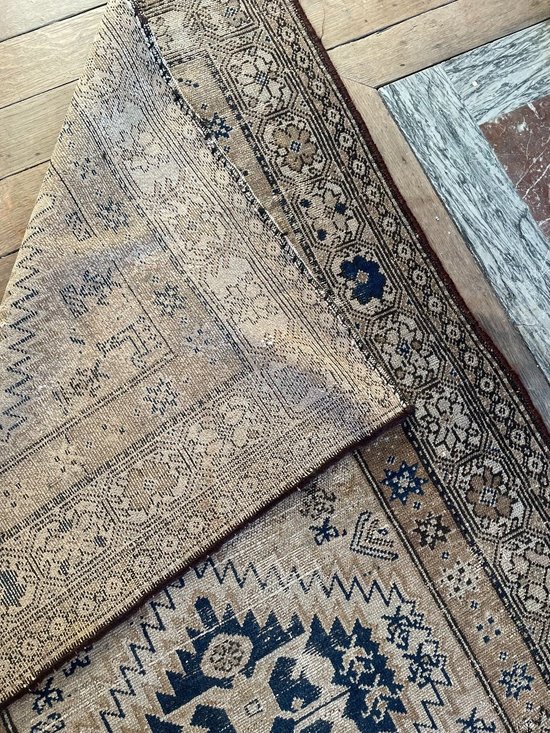 Beautiful Oriental Antique Carpet with Light Tones