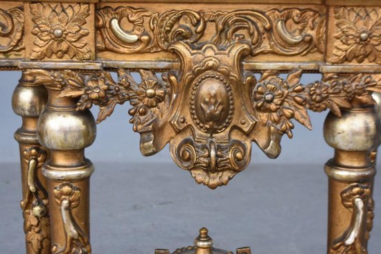 Konsolenholz und goldene Stuckplatte Marmor Ende des neunzehnten Mals