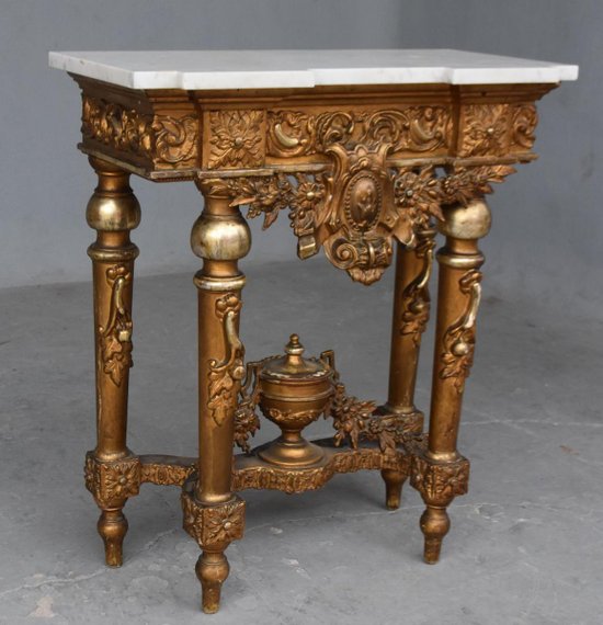 Konsolenholz und goldene Stuckplatte Marmor Ende des neunzehnten Mals