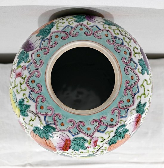 Important Chinese Porcelain Vase with Lid - Early XXth century