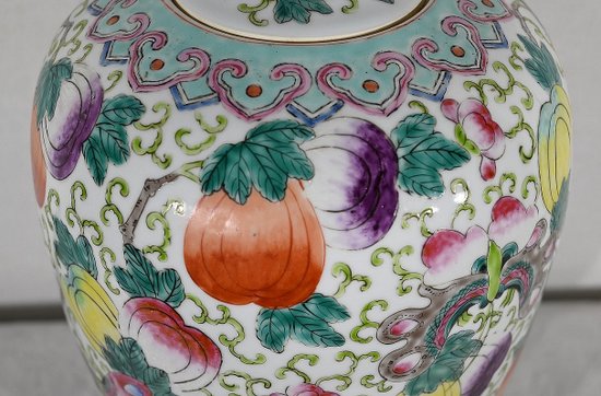 Important Chinese Porcelain Vase with Lid - Early XXth century