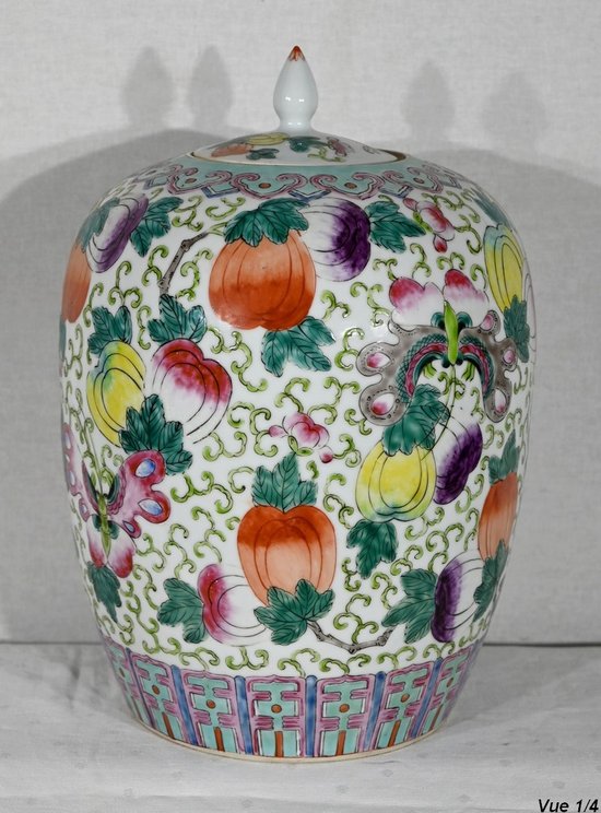 Important Chinese Porcelain Vase with Lid - Early XXth century
