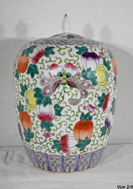Important Chinese Porcelain Vase with Lid - Early XXth century