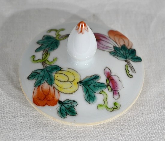 Important Chinese Porcelain Vase with Lid - Early XXth century