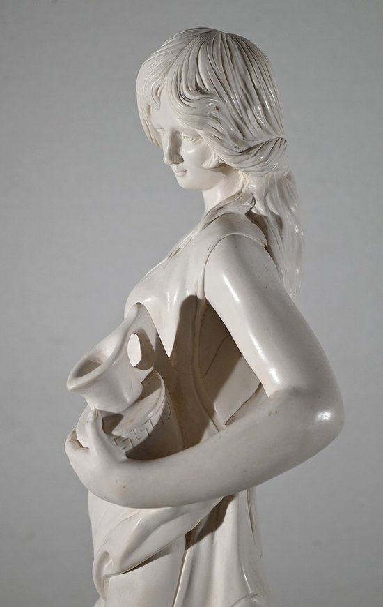 Importante statua, "Giovane donna con brocca" - seconda parte del XX secolo