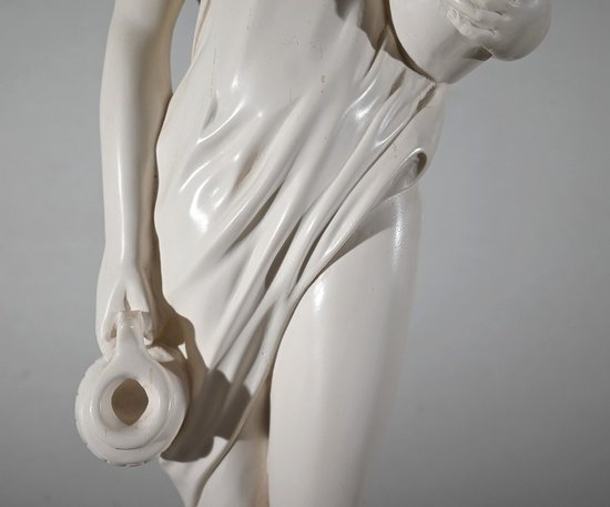Importante statua, "Giovane donna con brocca" - seconda parte del XX secolo