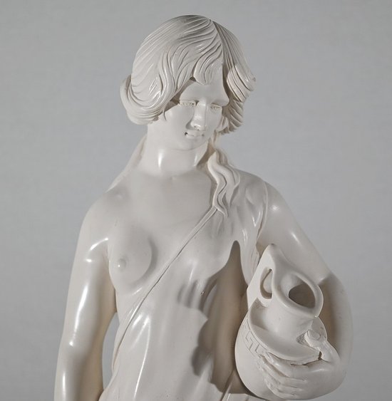 Importante statua, "Giovane donna con brocca" - seconda parte del XX secolo