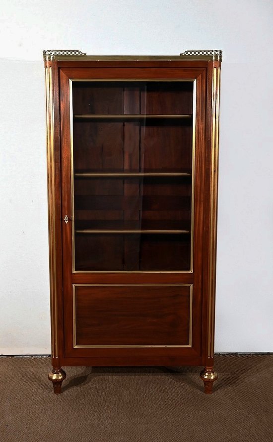Small Mahogany display case, Louis XVI style - End of XIXth century