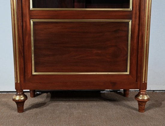 Small Mahogany display case, Louis XVI style - End of XIXth century
