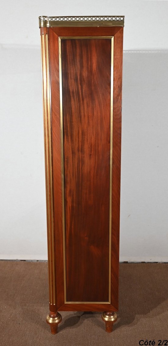 Small Mahogany display case, Louis XVI style - End of XIXth century