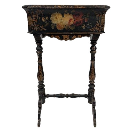 Jardinière en bois noirci à décor peint de fleurs, époque Napoléon III
