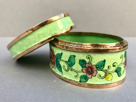 Chine Boîte à bijoux émail cloisonné roses de Chine début XXème