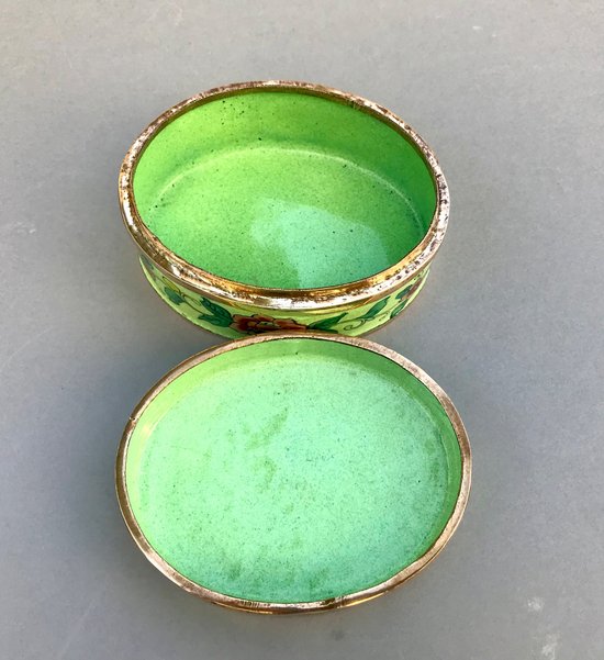 Chine Boîte à bijoux émail cloisonné roses de Chine début XXème