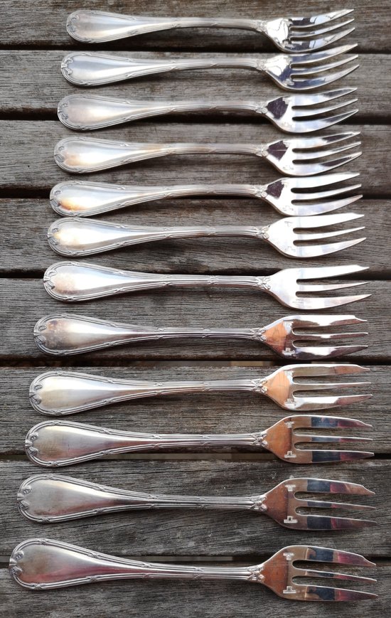 12 silver plated cake forks, "Ribbons" model, Christofle goldsmith's shop
