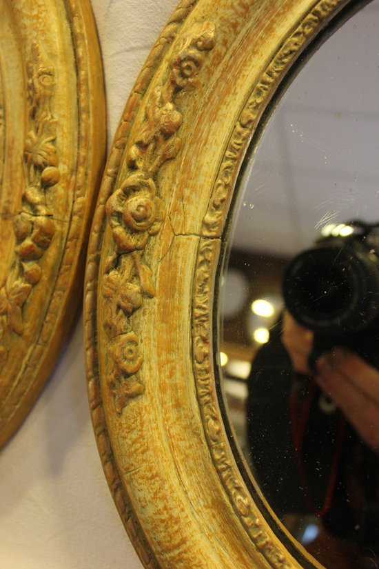 Pair Of Small Oval Medallion Mirrors, Mercury mirror 31 X 37 Cm
