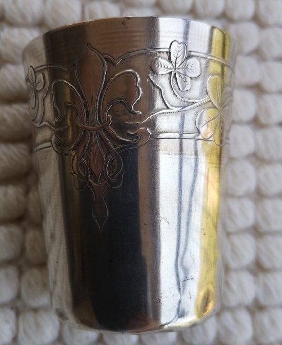 Timpani floral decoration, sterling silver fleur-de-lis, punch neck brace Monogram "RA"