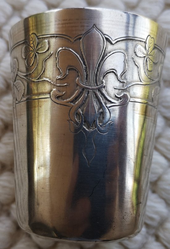 Timpani floral decoration, sterling silver fleur-de-lis, punch neck brace Monogram "RA"