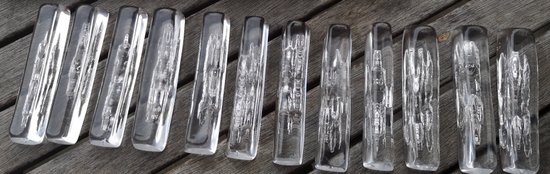 Schachtel mit 12 Kristallmesserhaltern, signiert von DAUM France