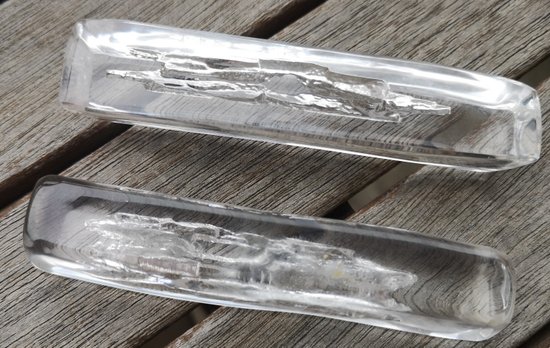 Schachtel mit 12 Kristallmesserhaltern, signiert von DAUM France