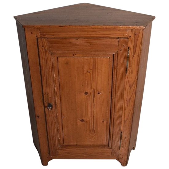 Pitchpin Corner Cabinet with Returns - 1920