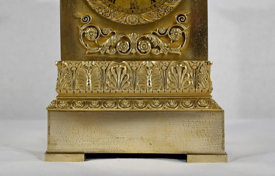 Clock in gilt bronze, stamped A. Destape - Early XIXth century