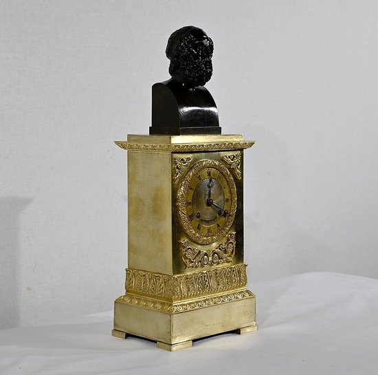 Clock in gilt bronze, stamped A. Destape - Early XIXth century