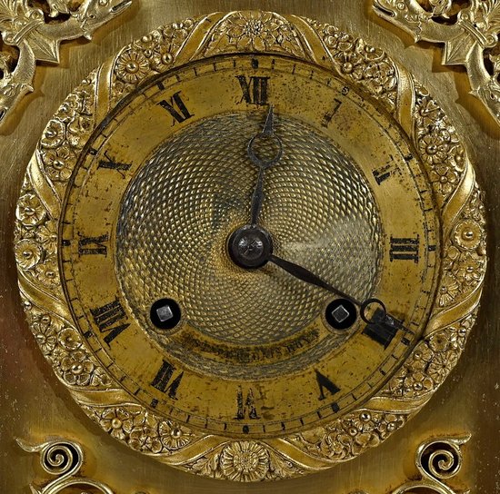 Clock in gilt bronze, stamped A. Destape - Early XIXth century