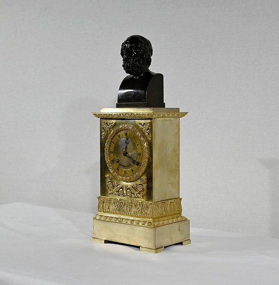 Clock in gilt bronze, stamped A. Destape - Early XIXth century