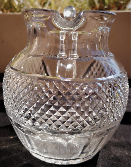Lovely crystal pitcher "Trianon" model in Saint-Louis crystal