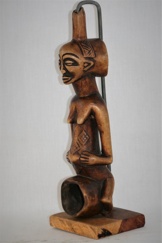 Ancienne pipe à eau, LUBA, RDC