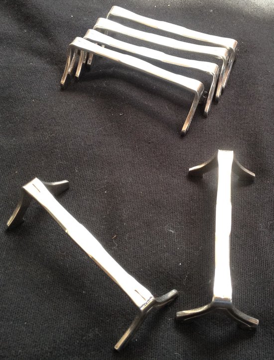 6 versilberte Messerhalter
