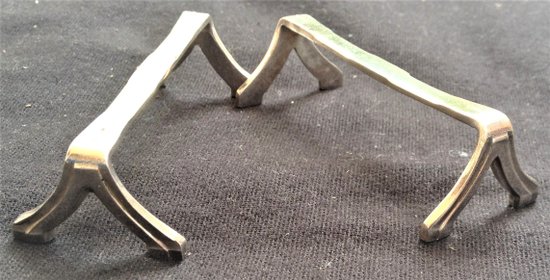 12 versilberte Messerhalter