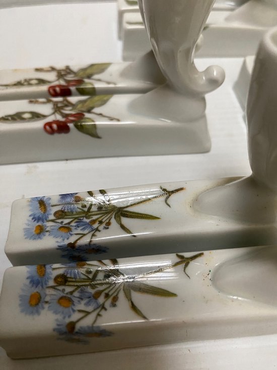 PORTES COUTEAUX EN PORCELAINE 